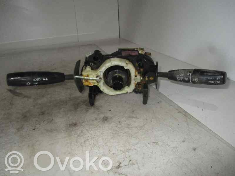 KIA Carens I Interruptor de control multifunción 