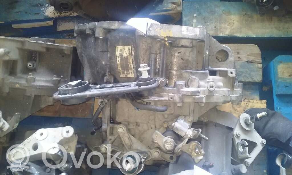 Nissan Primera Cutie viteze manuală cu 5 trepte 