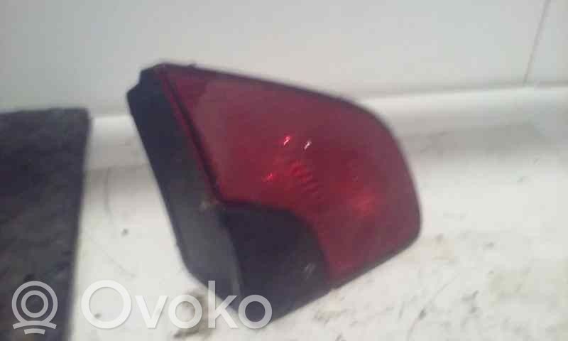 Peugeot 406 Galinis žibintas kėbule 