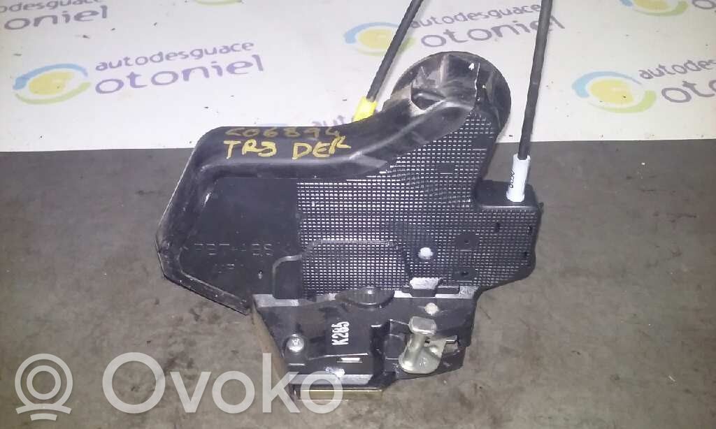 Toyota Corolla Verso E121 Rear door lock 