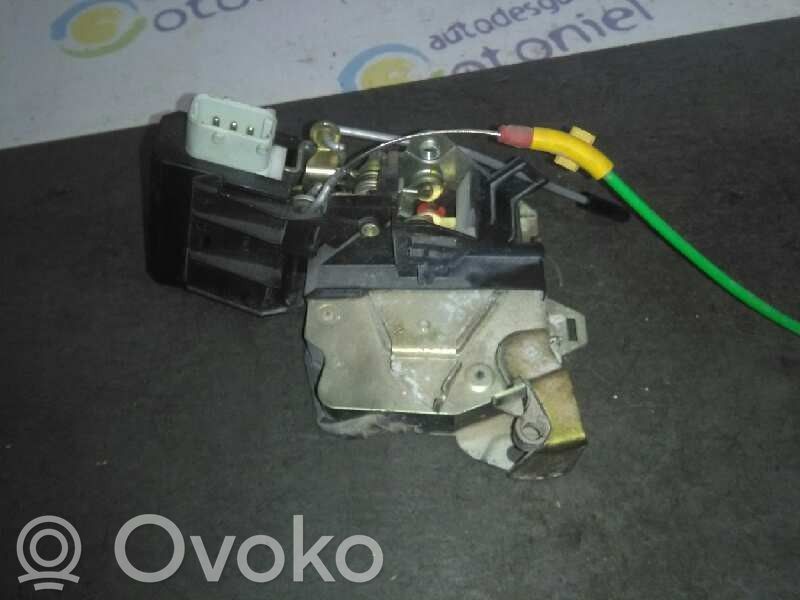 Cerradura de puerta trasera