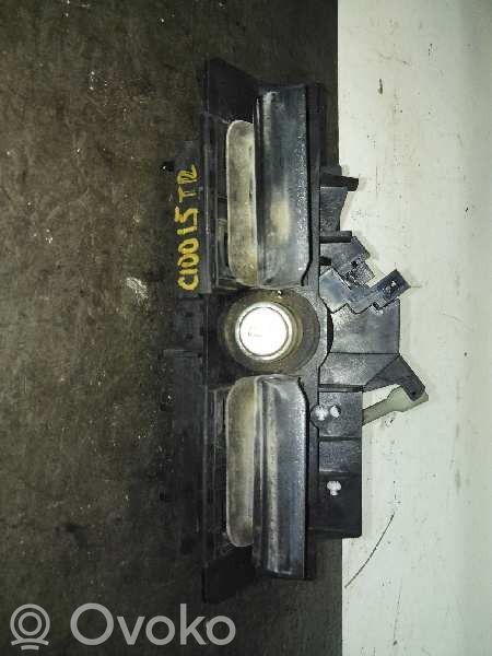 Manecilla externa puerta trasera   8D9827565C
