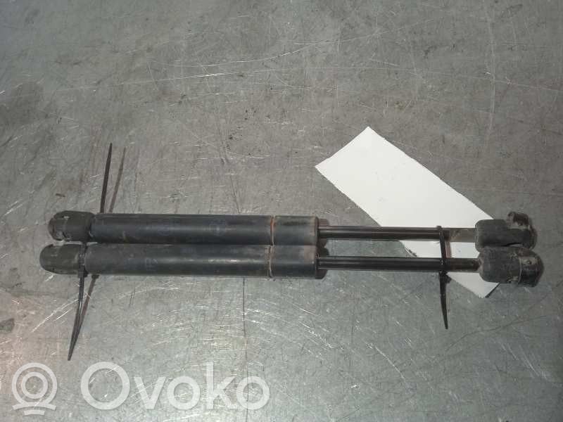 Nissan Primera Amortyzator klapy tylnej bagażnika 
