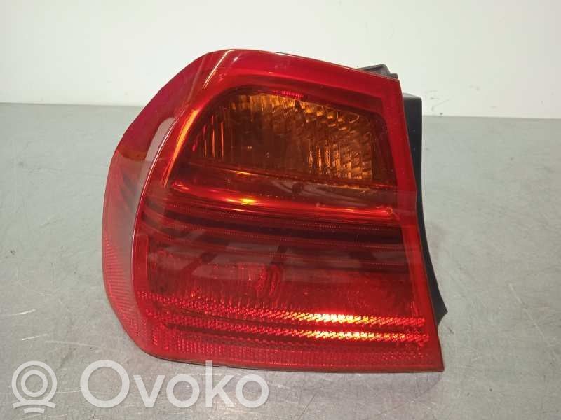 Rear/tail lights   6937457