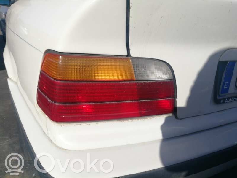 BMW 3 E30 Aizmugurējais lukturis virsbūvē 