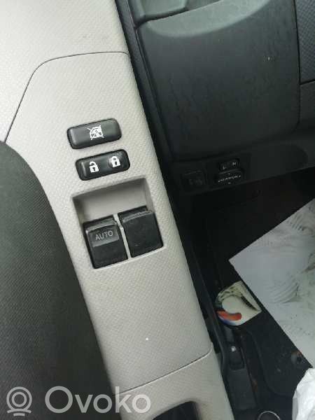 Toyota Yaris Interruptor del elevalunas eléctrico 