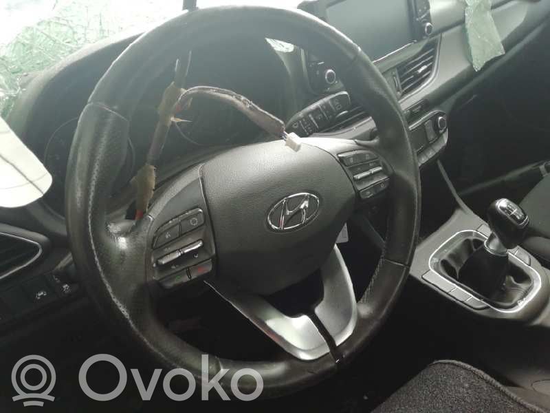 Hyundai i30 Ohjauspyörä 