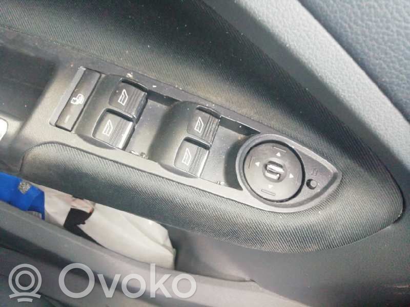 Ford C-MAX II Przyciski szyb 