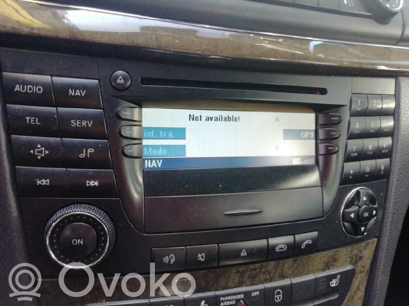 Mercedes-Benz E W210 Unitate principală radio/CD/DVD/GPS 
