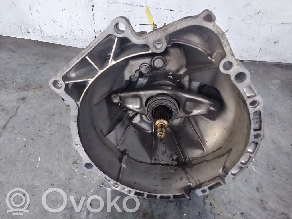Manual 5 speed gearbox   5V164639KM