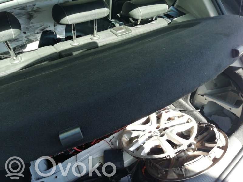 Opel Astra K Takaluukun/tavaratilan kansi 
