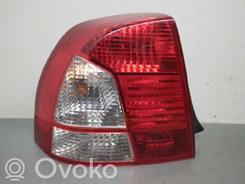 KIA Shuma Aizmugurējais lukturis virsbūvē 