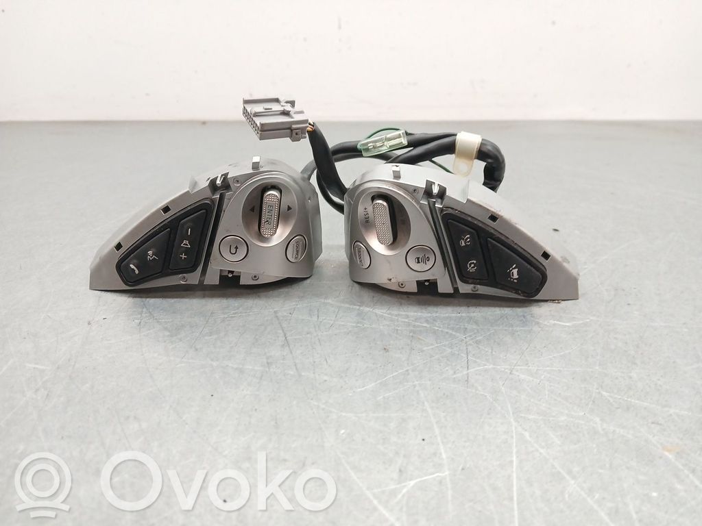 Infiniti QX70 S51 Pulsanti/interruttori sul volante 