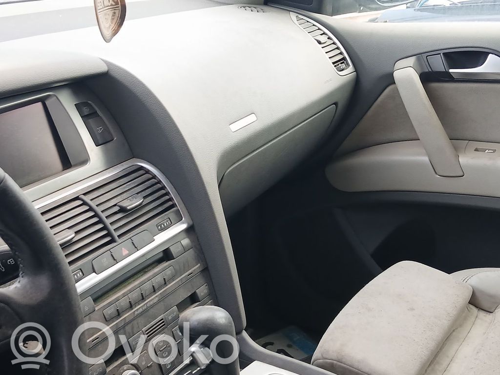 Guantera   4L1857035D
