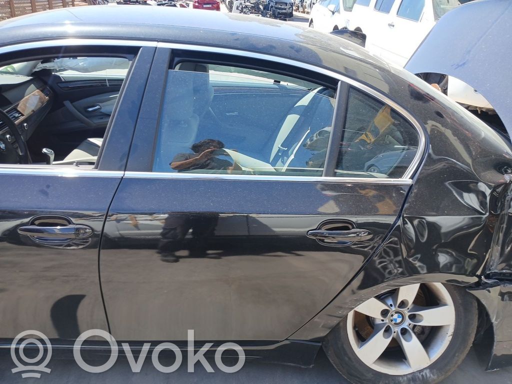 BMW 5 E60 E61 Aizmugurējās durvis 