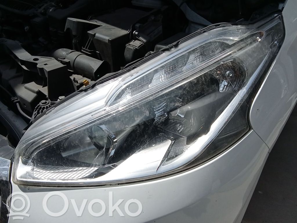 Peugeot 208 I Phare frontale