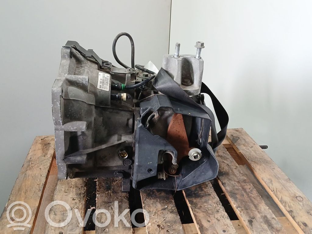 Manualna 5-biegowa skrzynia biegów   8A6T7002CE,196510KM,5V