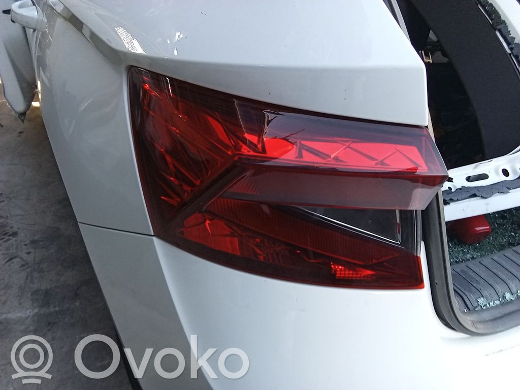 Skoda Fabia Mk4 (6VA) Galinis žibintas kėbule 