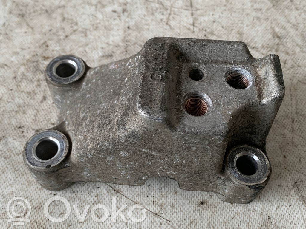Engine mounting bracket