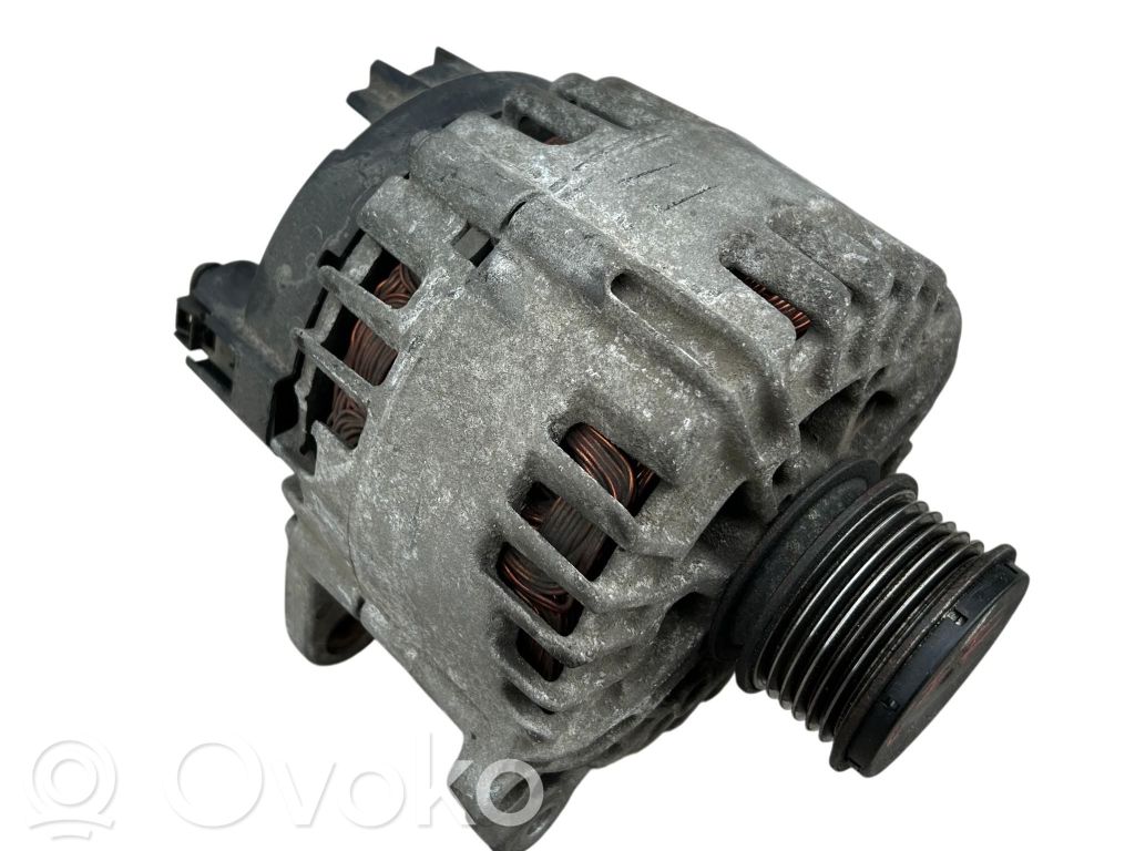 Volkswagen PASSAT B7 Generator/alternator 