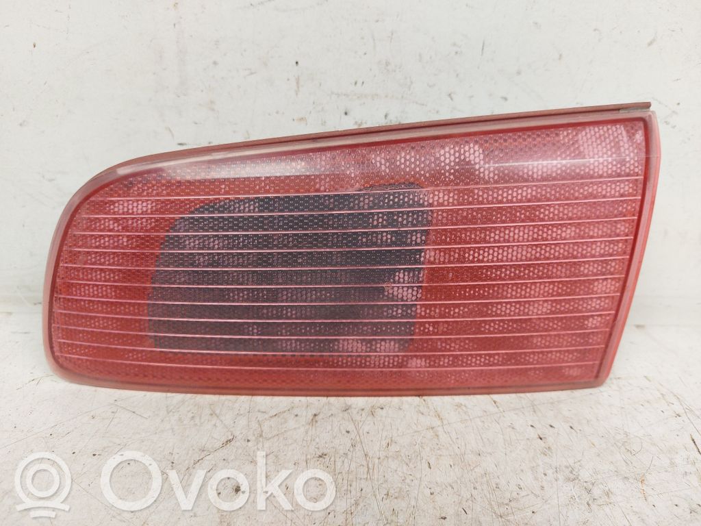 Mazda 2 Aizmugurējais lukturis pārsegā 