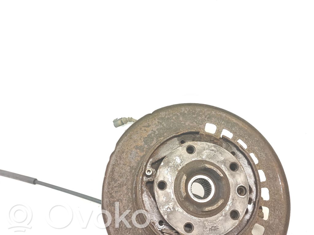 Audi Q7 4L Taka-akselin pyöräntuenta 