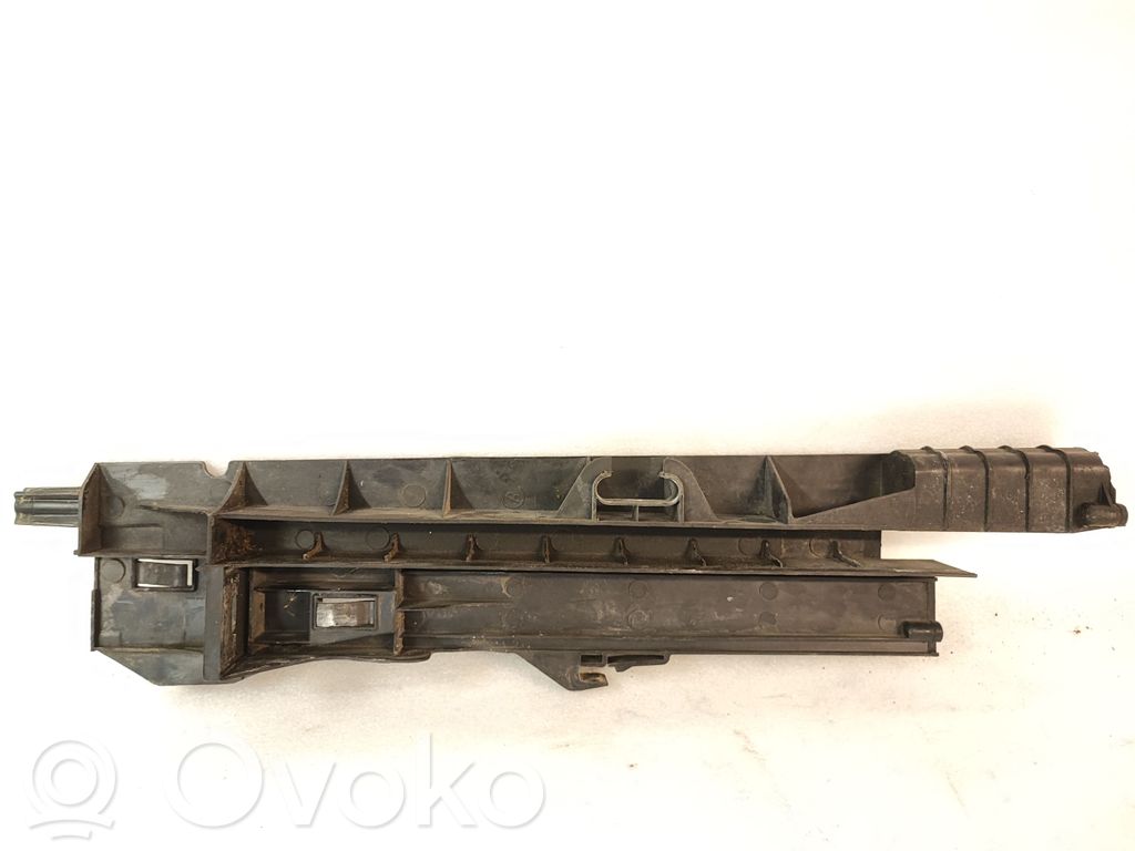 BMW X5 E70 Radiatoru paneļa sānu daļa (televizors) 
