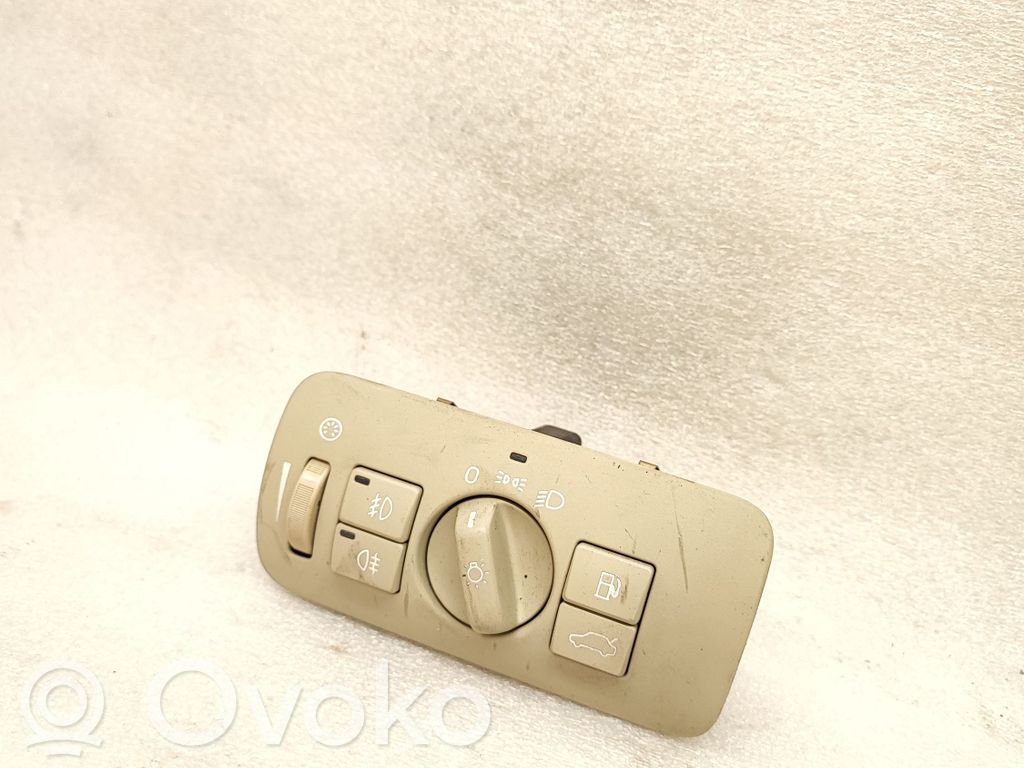 Light switch   30739422