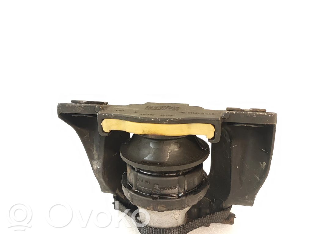 Volvo XC90 Engine mount bracket 