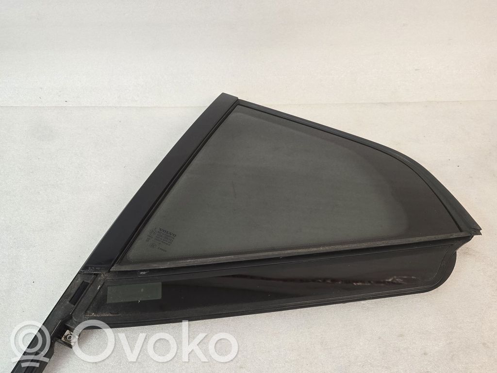 Volvo XC40 Ventanilla de ventilación de la puerta trasera 