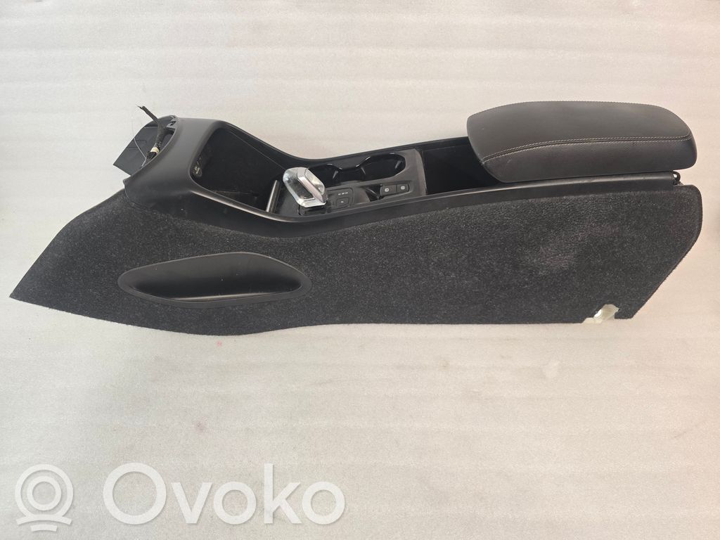 Volvo XC40 Armrest 