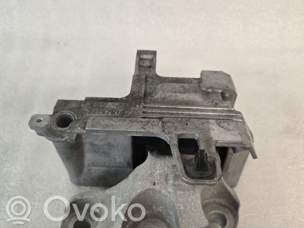 Volvo XC40 Engine mount bracket 