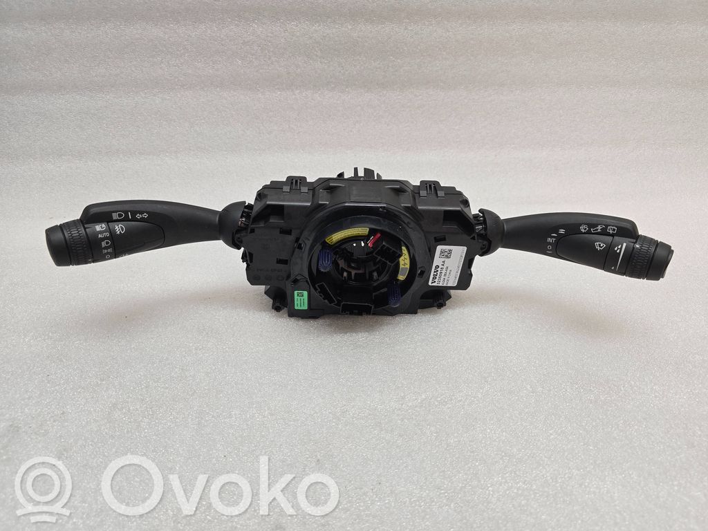 Volvo XC40 Interruptor/palanca de limpiador de luz de giro 