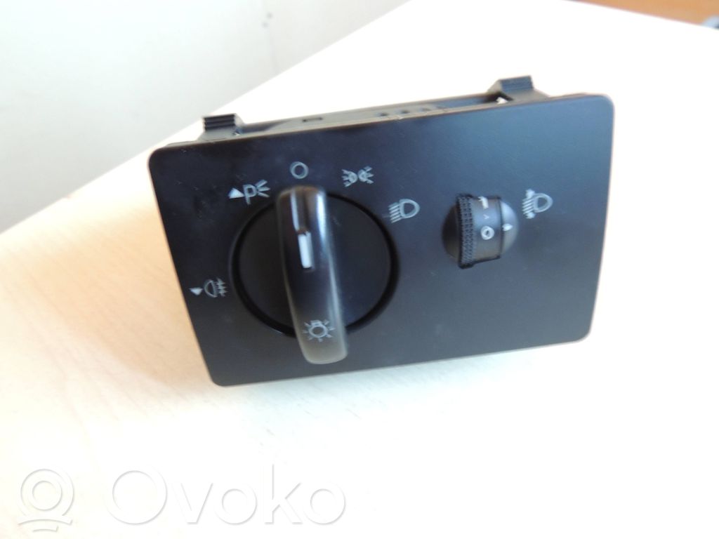 Light switch   7M5T13A024EA,04069710