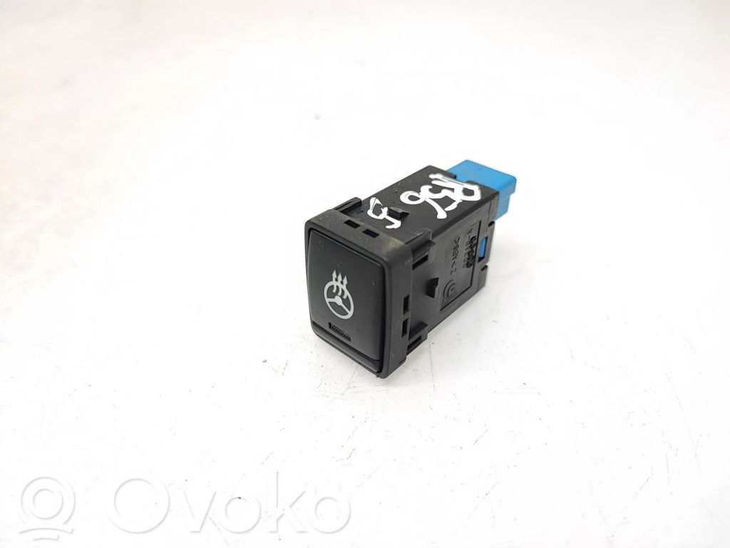 Nissan Leaf I (ZE0) Steering wheel heating switch 