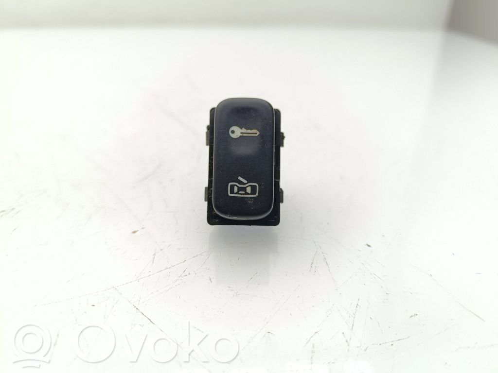 Skoda Octavia Mk2 (1Z) Central locking switch button 