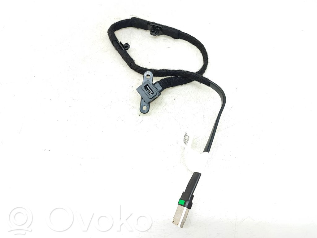 Tesla Model Y USB-Anschluss 