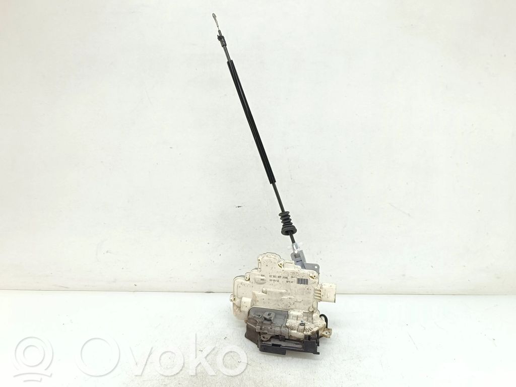 Volkswagen PASSAT B7 Front door lock 