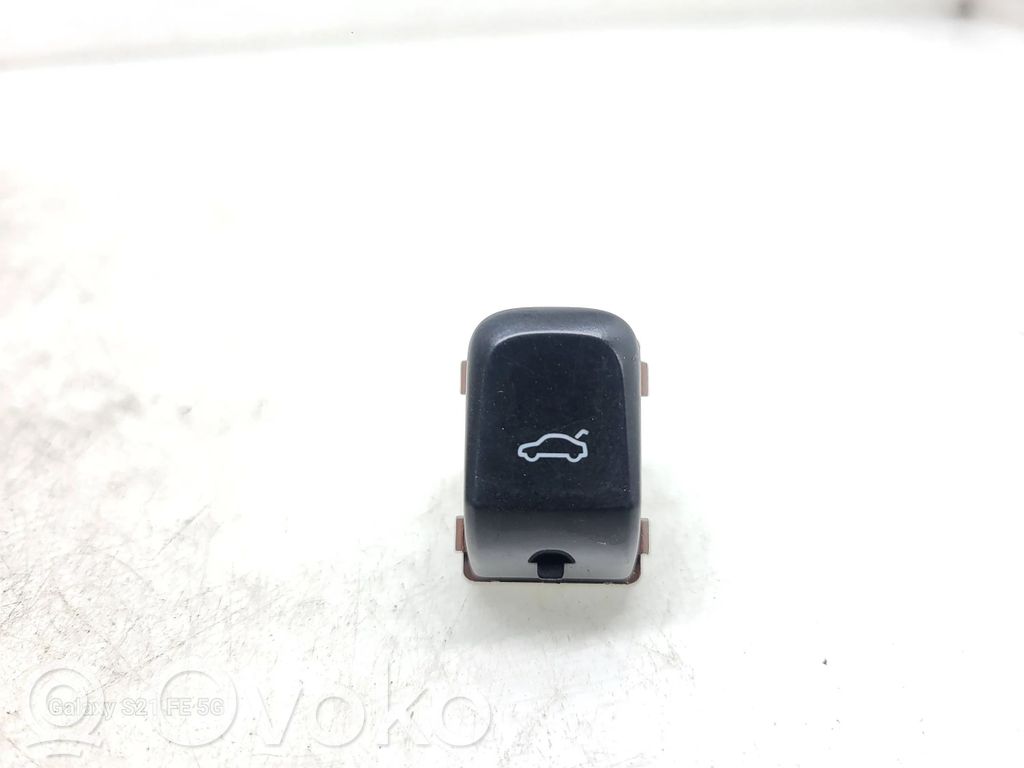 Audi A4 S4 B8 8K Tailgate opening switch 