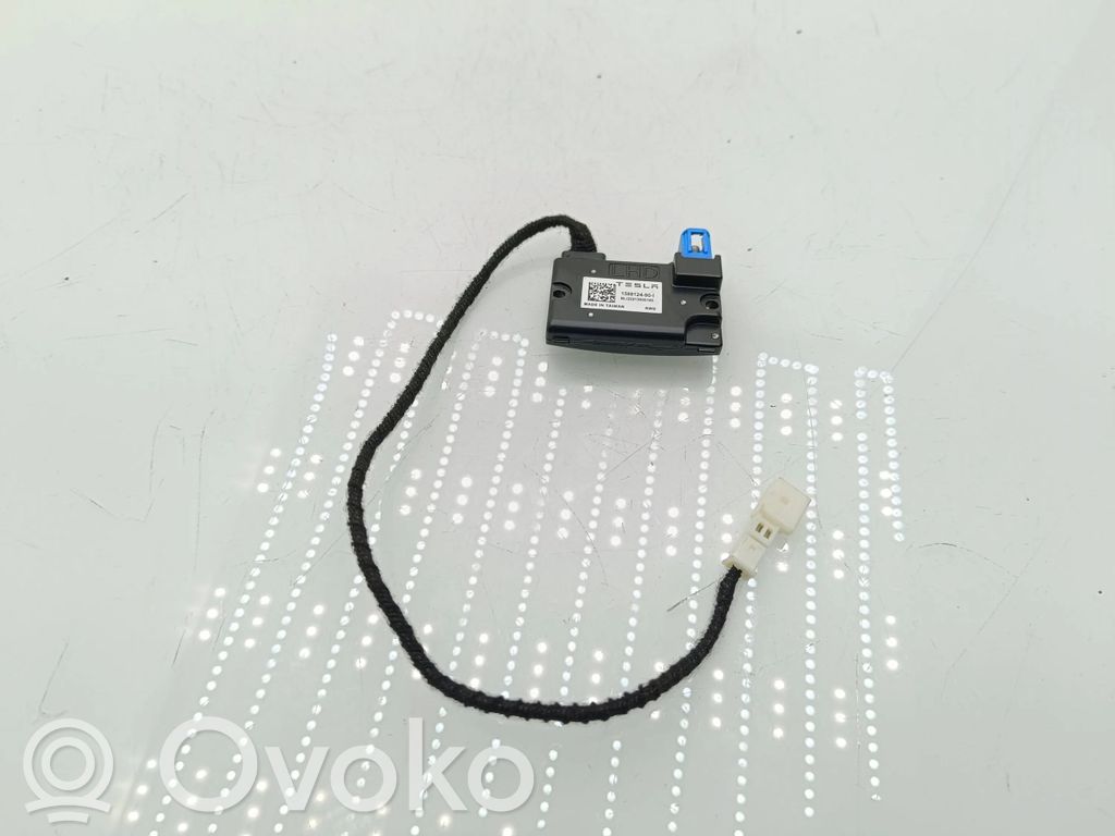 Tesla Model Y Windshield/windscreen camera 