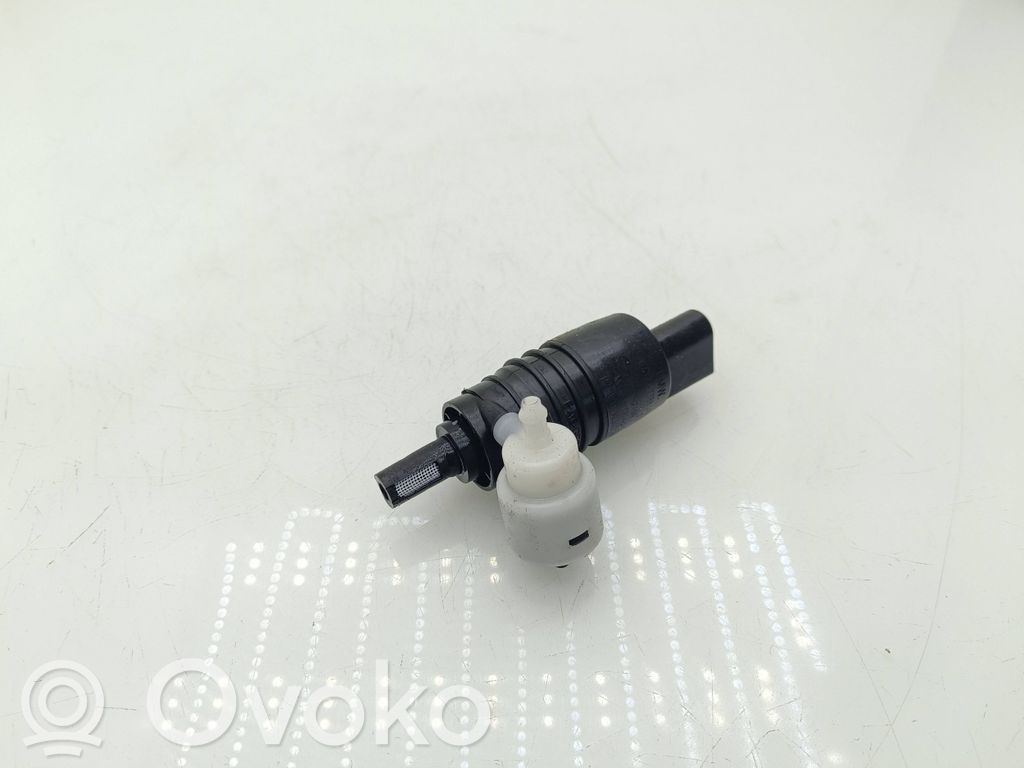 BMW 5 G30 G31 G38 Windscreen/windshield washer pump 