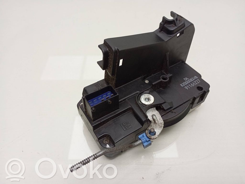 Opel Vivaro Front door lock 