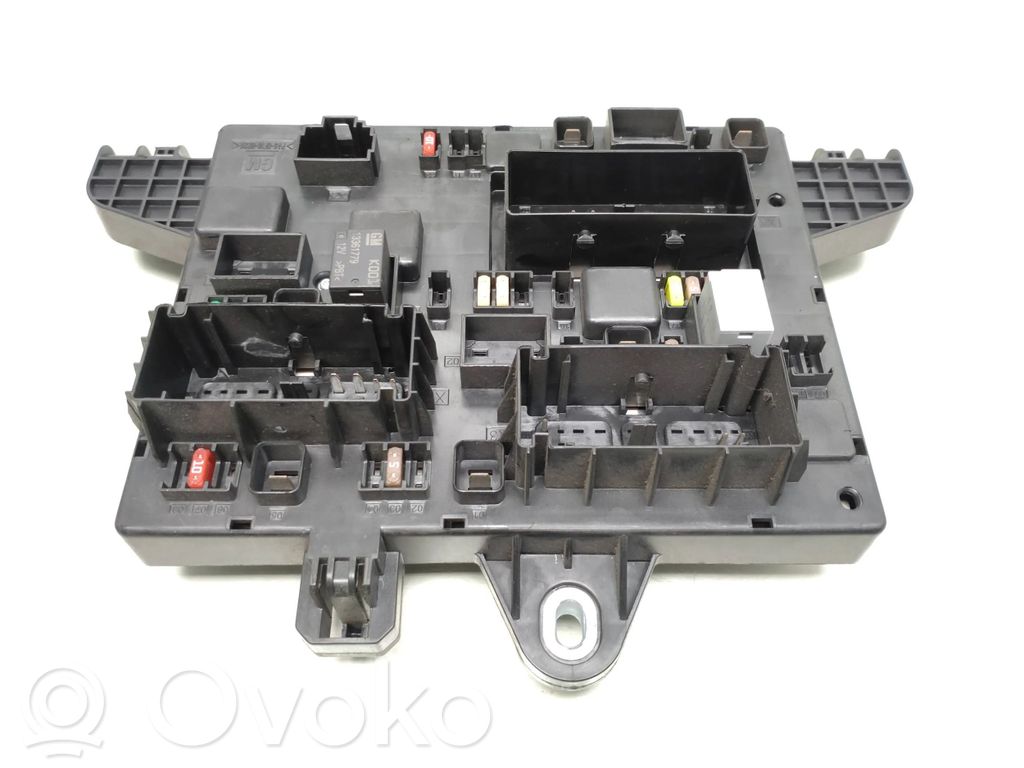 Opel Astra J Juego de caja de fusibles 