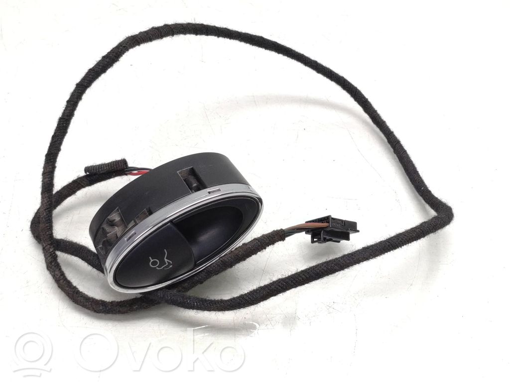 Mercedes-Benz E W211 Tailgate opening switch 