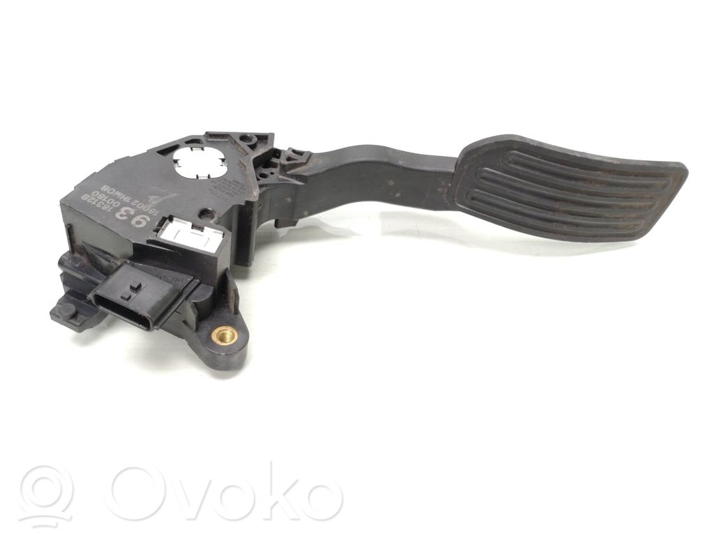 Nissan Juke I F15 Accelerator throttle pedal 