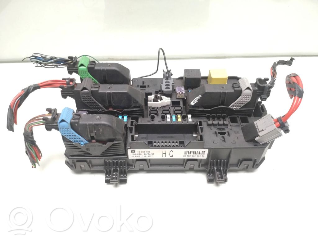 Opel Zafira B Juego de caja de fusibles 