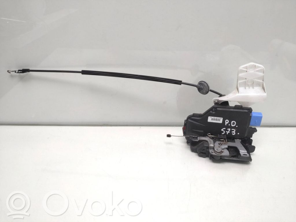 Volkswagen Touran I Front door lock 