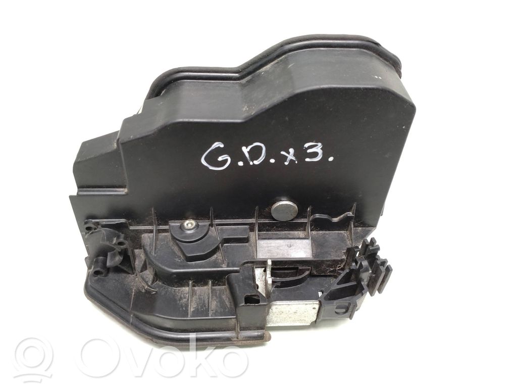 Rear door lock   7318418