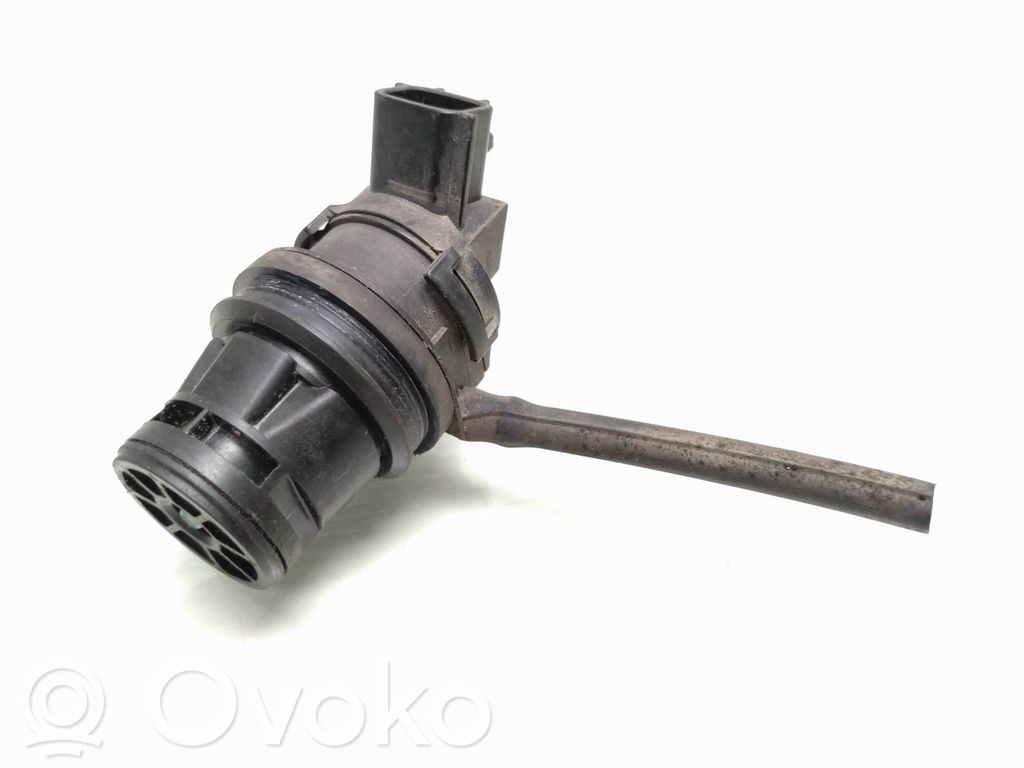 Toyota iQ Windscreen/windshield washer pump 