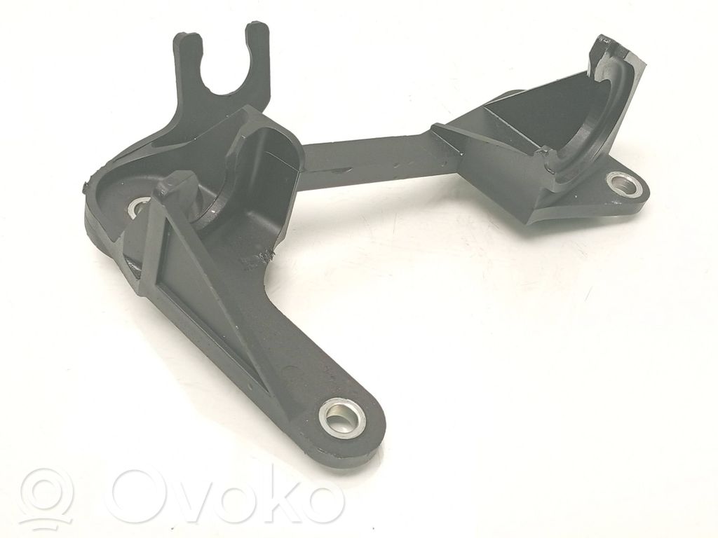 Volvo V40 Gear shift cable bracket 